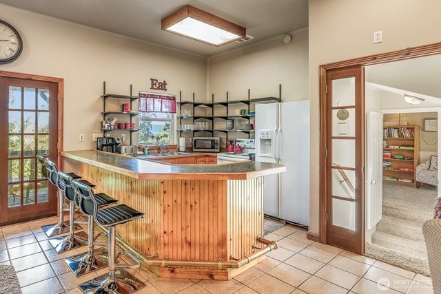 2681 S East Camano Dr, Camano Island, WA 98282