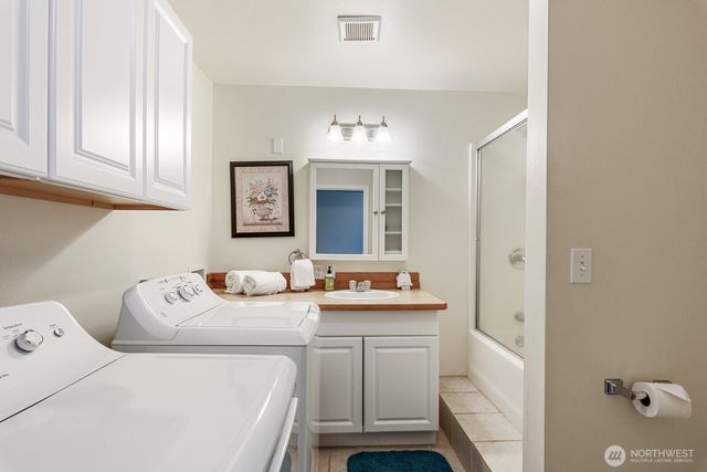 2681 S East Camano Dr, Camano Island, WA 98282