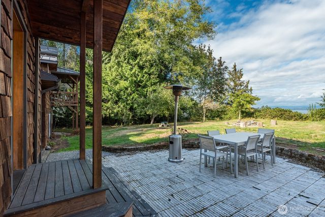 2681 S East Camano Dr, Camano Island, WA 98282