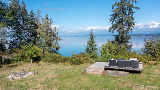 2681 S East Camano Dr, Camano Island, WA 98282