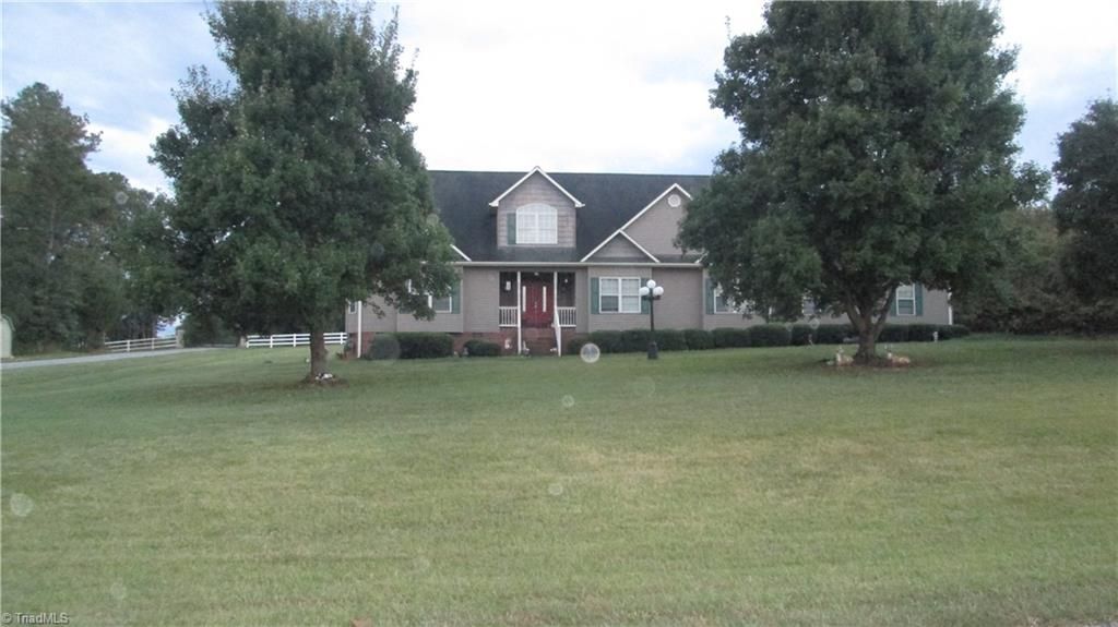 2034 Waterford Pointe Road, Lexington, NC 27292
