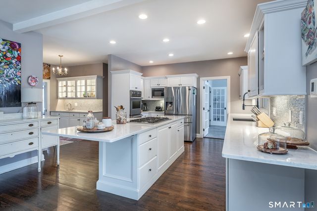 4 Sunrise Lane, Bridgewater, CT 06752