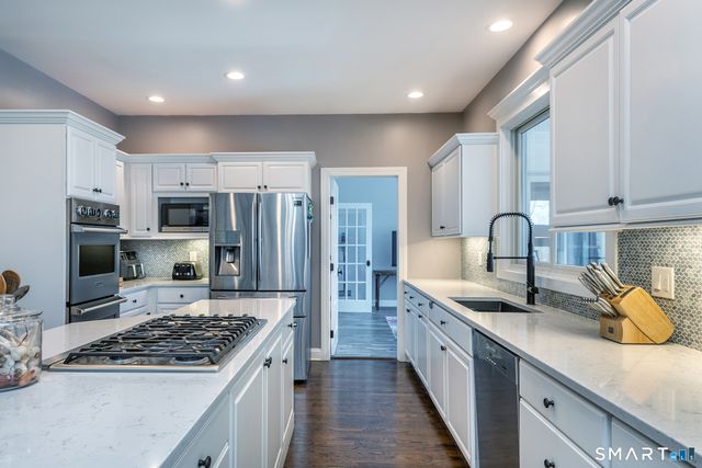 4 Sunrise Lane, Bridgewater, CT 06752