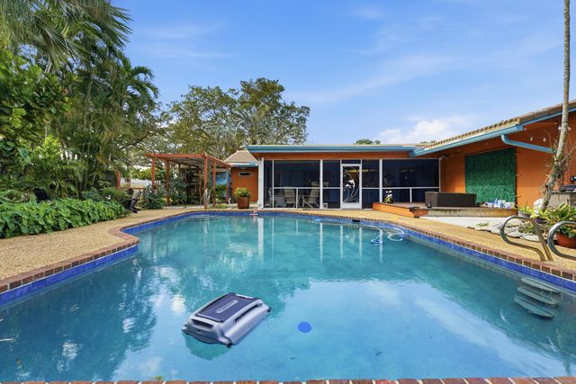 940 SW 69th Avenue, Plantation, FL 33317