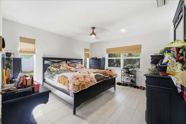 940 SW 69th Avenue, Plantation, FL 33317