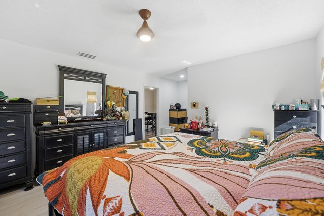 940 SW 69th Avenue, Plantation, FL 33317