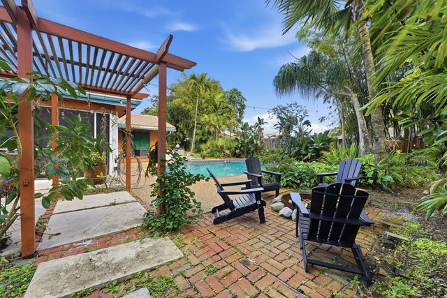 940 SW 69th Avenue, Plantation, FL 33317