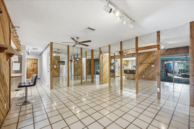 940 SW 69th Avenue, Plantation, FL 33317