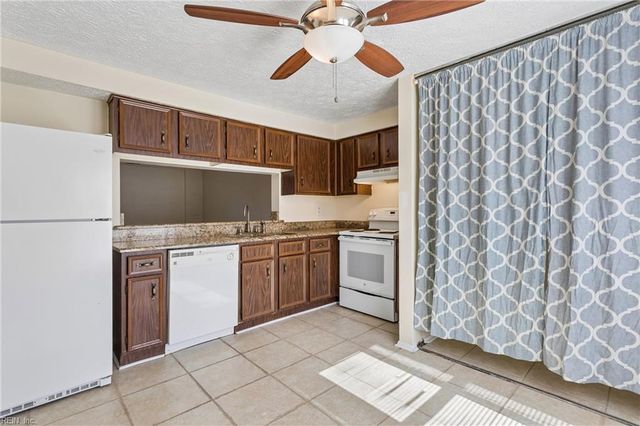 390 Jury Ln Unit C, Newport News, VA 23608