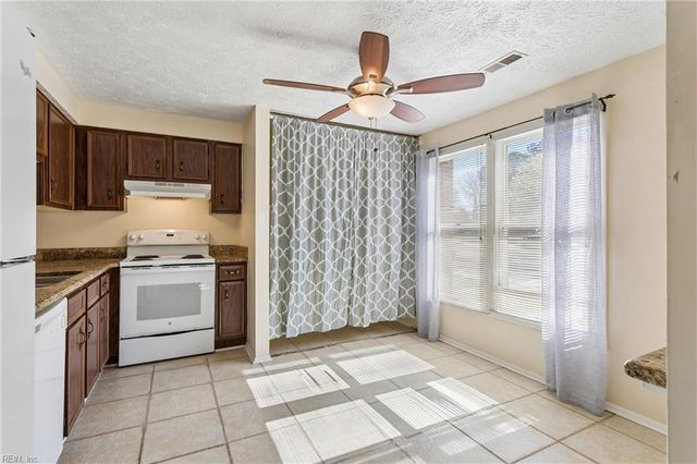 390 Jury Ln Unit C, Newport News, VA 23608