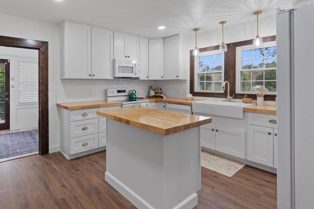 852 County Road 422, Englewood, TN 37329