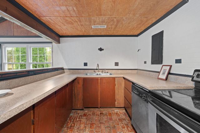 852 County Road 422, Englewood, TN 37329