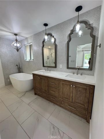 380 Mira Loma Pl, Costa Mesa, CA 92627