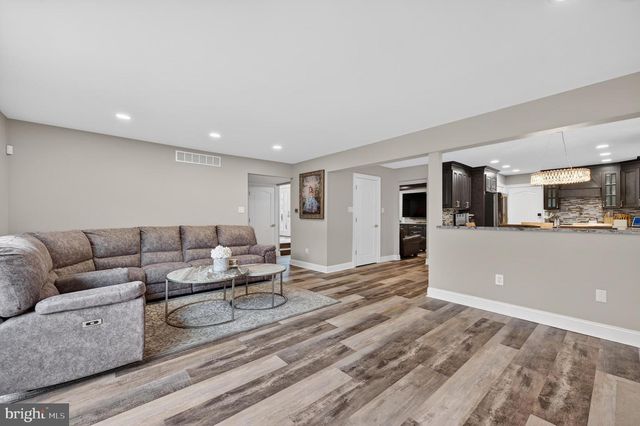 31 MERCER DR, Sicklerville, NJ 08081