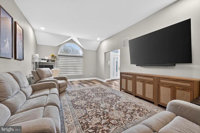 31 MERCER DR, Sicklerville, NJ 08081