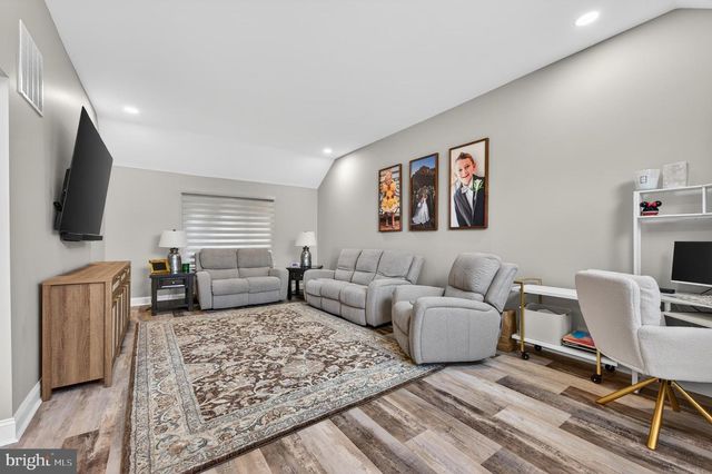 31 MERCER DR, Sicklerville, NJ 08081