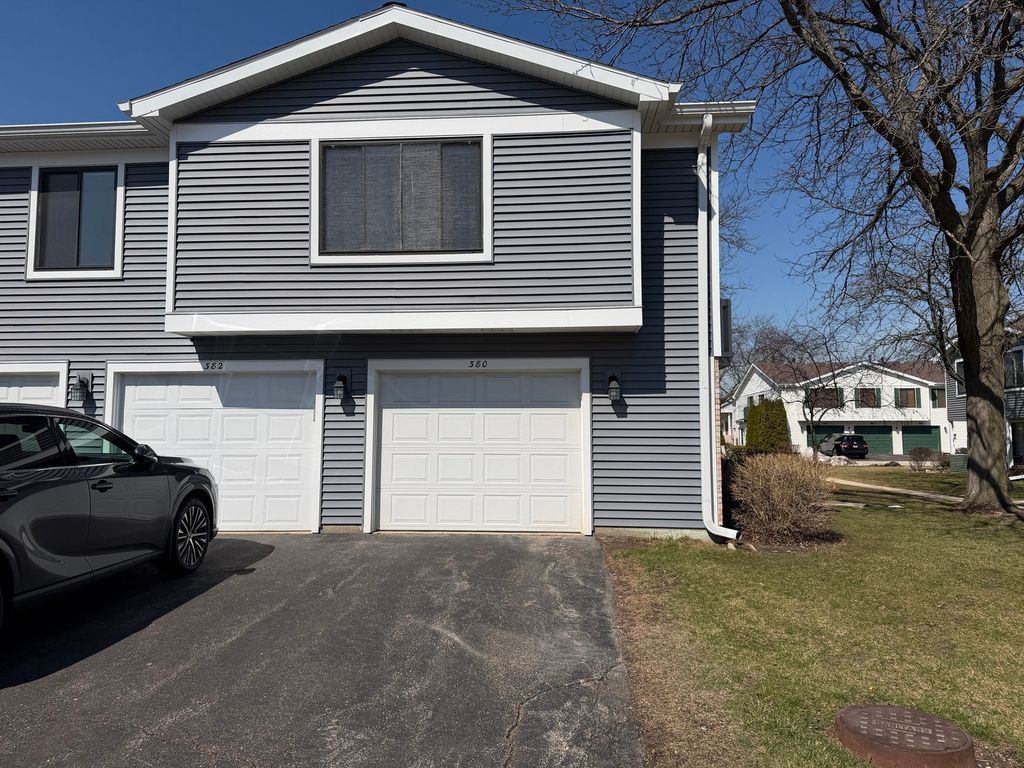 380 Pierce Court, Vernon Hills, IL 60061