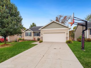 1117 Rolling Hills Court, Norwalk, IA 50211