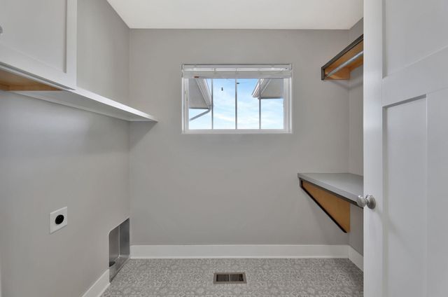 3903 N Estancia Ct, Wichita, KS 67205