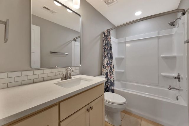 3903 N Estancia Ct, Wichita, KS 67205