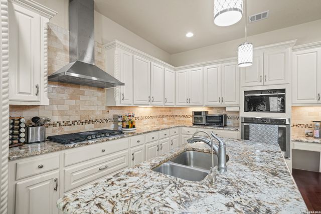 24219 Gazania Bluff, San Antonio, TX 78260