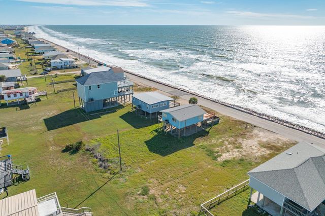 802 Beach Drive, Surfside Beach, TX 77541