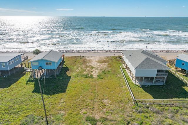 802 Beach Drive, Surfside Beach, TX 77541