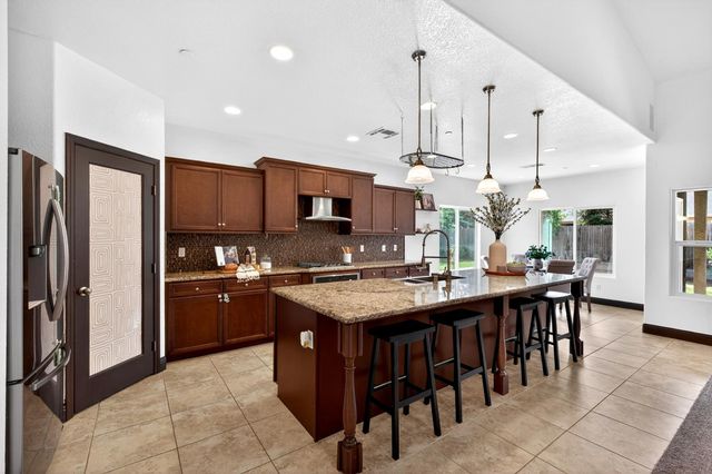 7233 W San Carlos Avenue, Fresno, CA 93723