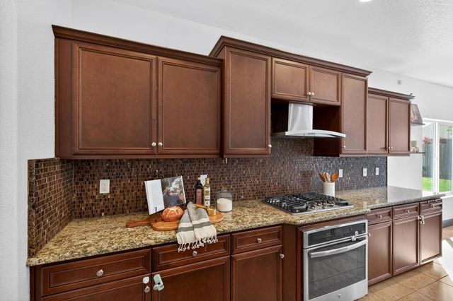 7233 W San Carlos Avenue, Fresno, CA 93723