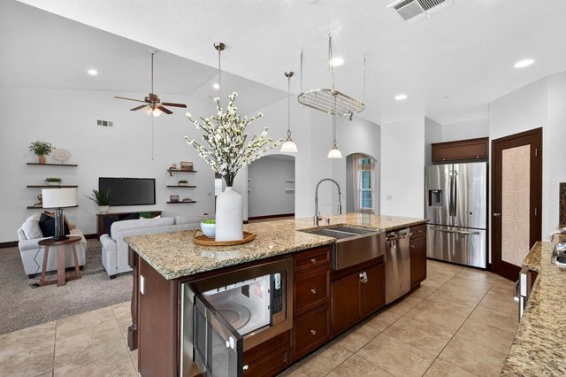 7233 W San Carlos Avenue, Fresno, CA 93723