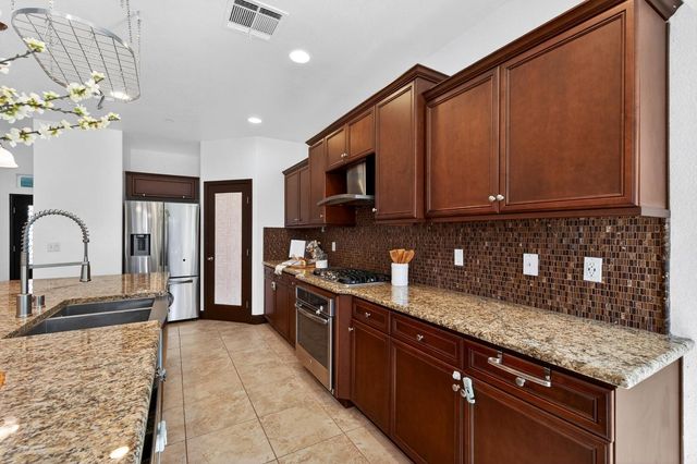 7233 W San Carlos Avenue, Fresno, CA 93723