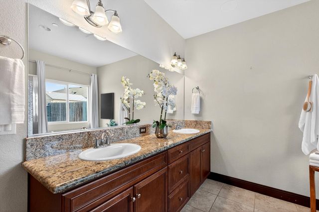 7233 W San Carlos Avenue, Fresno, CA 93723