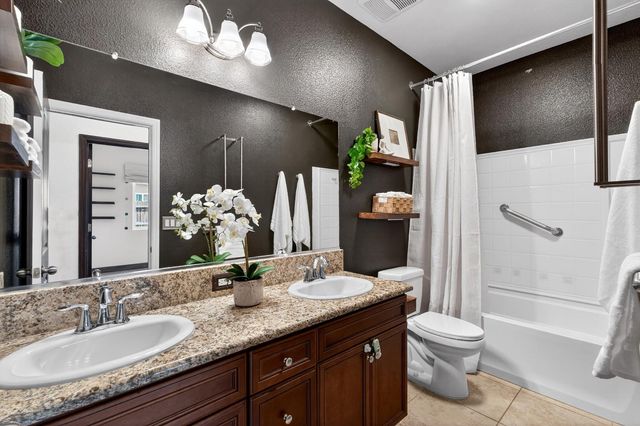 7233 W San Carlos Avenue, Fresno, CA 93723