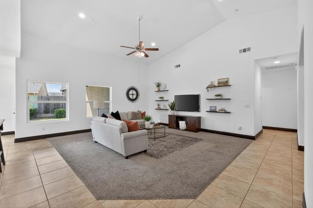 7233 W San Carlos Avenue, Fresno, CA 93723