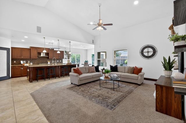 7233 W San Carlos Avenue, Fresno, CA 93723