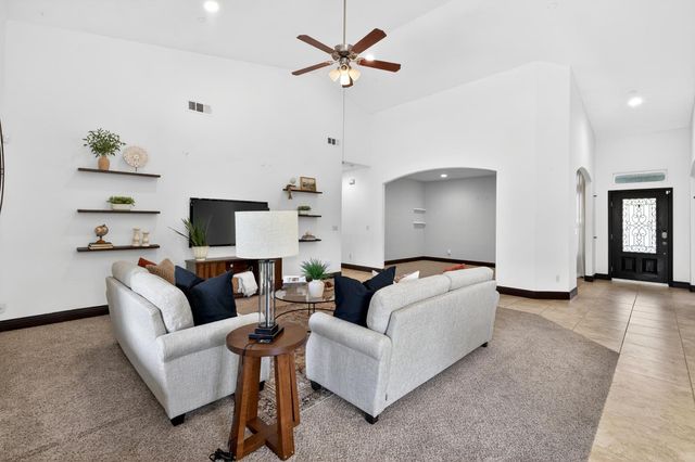 7233 W San Carlos Avenue, Fresno, CA 93723