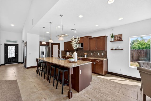 7233 W San Carlos Avenue, Fresno, CA 93723