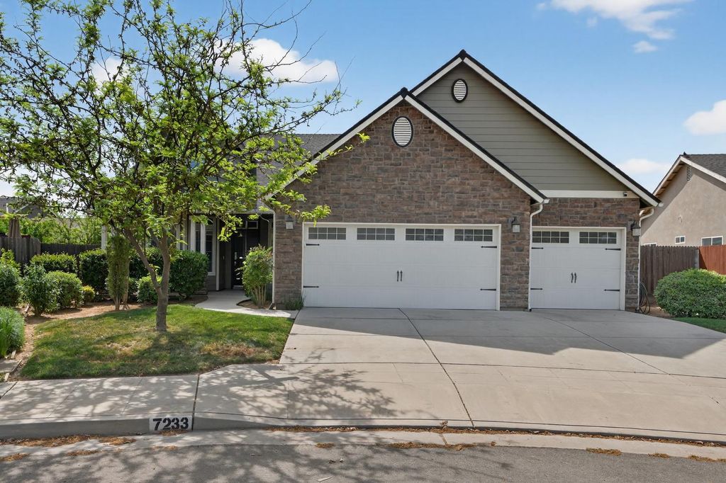 7233 W San Carlos Avenue, Fresno, CA 93723