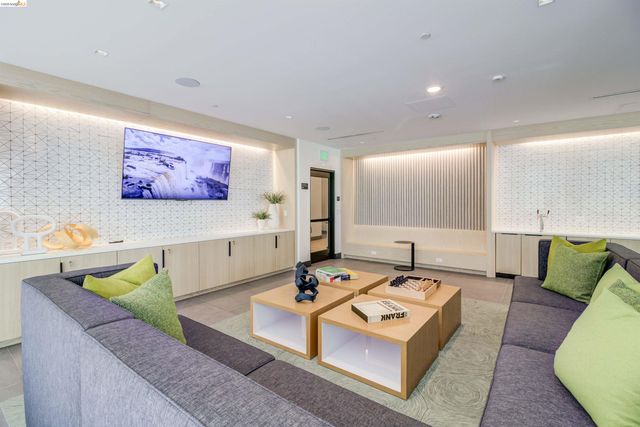 260 Brooklyn Basin Way 550, Oakland, CA 94606