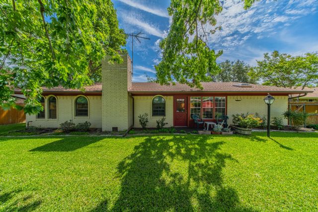 2221 Vanderbilt Court, Denton, TX 76201