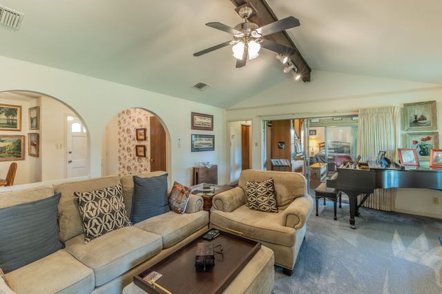 2221 Vanderbilt Court, Denton, TX 76201