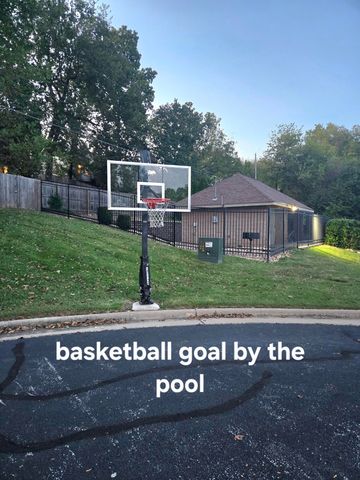 5396 S Woodfield Avenue, Springfield, MO 65810