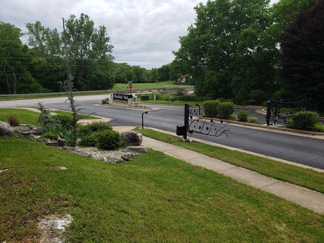 5396 S Woodfield Avenue, Springfield, MO 65810