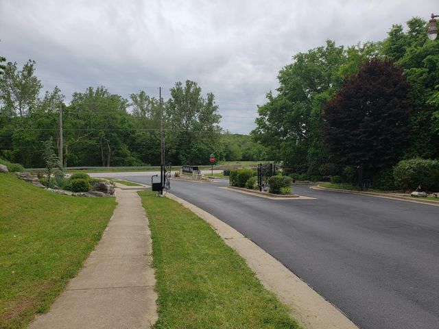 5396 S Woodfield Avenue, Springfield, MO 65810