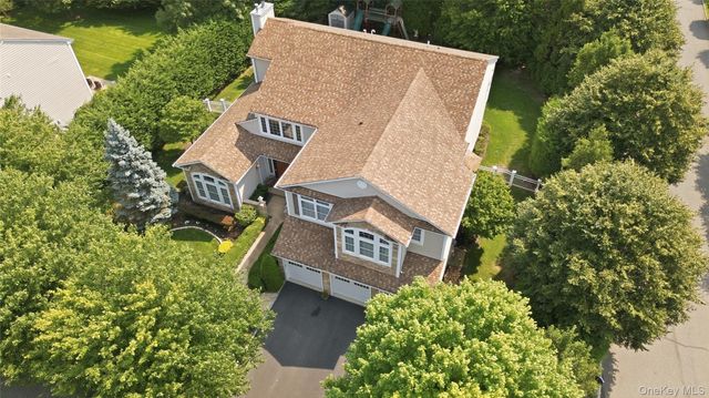 35 Monterrey Drive, Saint James, NY 11780