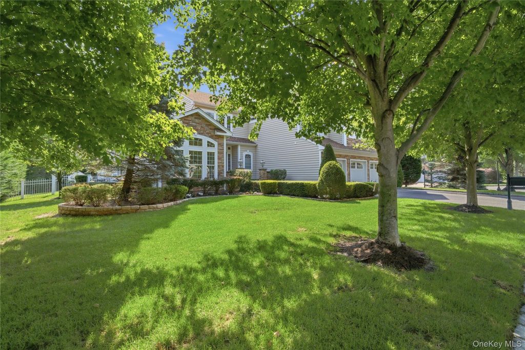 35 Monterrey Drive, Saint James, NY 11780