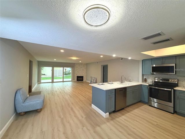 7550 SUNSHINE SKYWAY LANE S P11, St Petersburg, FL 33711