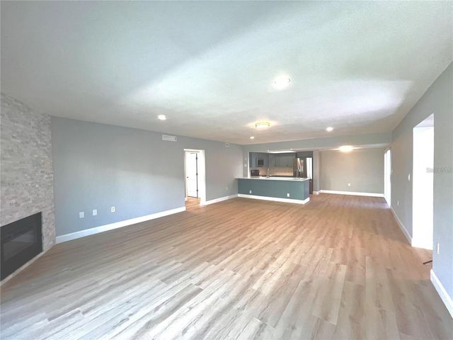 7550 SUNSHINE SKYWAY LANE S P11, St Petersburg, FL 33711