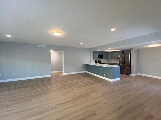 7550 SUNSHINE SKYWAY LANE S P11, St Petersburg, FL 33711