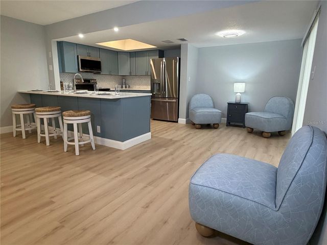 7550 SUNSHINE SKYWAY LANE S P11, St Petersburg, FL 33711